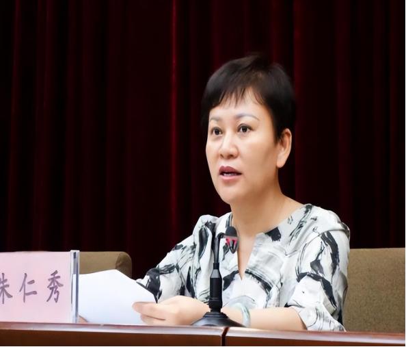 2022年貌美女副市長落馬，狂貪2000萬 五年政績倒數第一卻接連升官-圖3